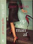 Fallon,Jane Fallon is tv-producent en schrijfster. Ze woont samen met Ricky Gervais in Londen en in New York.. Vertaling van Anna Livestro - Op de man Af