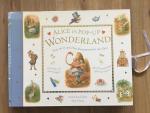 Denchfield, Nick (design )  en  Vining, Alex (ills.) Lewis Carroll en John Tenniel - Alice in Pop-Up Wonderland Klap uit en speel het droomavontuur van Alice! een boek vol verrassingen met 6 prachtige pop-up scenes.