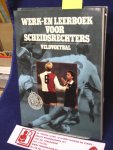 KNVB ; afdeling opleidingen KNVB, (Blankenstein, John, ?) - Werk- en leerboek voor scheidsrechters veldvoetbal