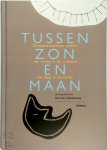 Herman Kakebeeke 145033 - Tussen zon en maan onweerstaanbare poezie van vroeg in de ochtend tot diep in de nacht