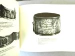  - HONDENRIEMEN/HALSBANDEN - Four Centuries of DOG COLLARS - uitgeverij Leeds Castle Book