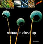 Jones , Richard . [ ISBN 9789052107479 ] 0420 - Natuur in Close-up . ( Schoonheid in vorm en functie . ) Natuur in close-up ontsluit de schoonheid van de natuur op onwaarschijnlijk fraaie en informatieve wijze. Aan de hand van de thema's vorm en functie tonen op het oog 'gewone' zaken als een -