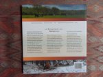 Bade, Tom. - Van Betuweroute naar Veluweroute. - De Nederlandse natuurontwikkeling op de rails. --- 1e druk, 2005. Paperback. In nieuwstaat. Geen naam ingeschreven en geen onderstrepingen. 48 pp. Met prachtige natuurfoto`s van Ruud Lardinois.
