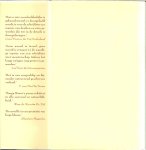 Minco, Marga .. Omslagontwerp Rick Vermeulen - De Val .. Een literaire gebeurtenis van de eerste orde, Marga Minco is er in geslaagd in nauwelijks negentig pagina 's meer los te woelen dan in menige roman van vierhonderd bladzijden