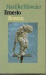 Höweler (-van Dalen - Koog aan de Zaan, 27 juli 1938 - Amsterdam, 5 mei 2006), Marijke - Ernesto - In dit boek voert Marijke Höweler nog één maal alle figuren op wier belevenissen we met een mengeling van afschuw en meedogen hebben kunnen volgen in 'Van geluk gesproken' en 'Bij ons schijnt de zon'