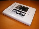 Salomon, Erich; Janos Frecot - Erich Salomon. Mit Frack und Linse durch Politik und Gesellschaft. Photographien 1928-1938. Hrsg. von Janos Frecot für die Berlinische Galerie. Mit Texten von Helmuth F. Braun, Wolfgang Brückle, Ulrich Domröse [et al.].
