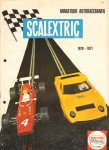 Scalextric - Catalogus Scalextric 1970-1971 miniatuur autoracebanen + toebehoren + nieuwe modellen auto's, 16 pag. geniete softcover + losse bestellijst, goede staat (wel twee perforatiegaatjes)