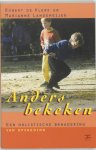 Robert de Klerk - Anders bekeken een holistische benadering van de opvoeding van kinderen
