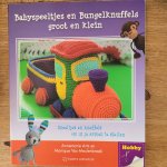 Annemarie Arts en Monique Vos-Meulenbroek - Babyspeelgoed en bungelknuffels groot en klein