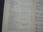 Div. Componisten - ROCOCO - Eine sammlung von Gesängen des 18. Jahrhunderts; Liedersammlung mit Klavierbegleitung; (bearbeitet und herausgegeben von Bernhard Engelke) Div. Componisten - ROCOCO - Eine sammlung von Gesängen des 18. Jahrhunderts; Liedersammlung mit Klavierbegleitung; (bearbeitet und herausgegeben von Bernhard Engelke)