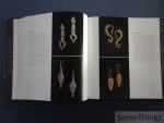 Jeannine Falino, Janet Koplos, Stefano Catalani - Knitted, Knotted, Twisted and Twined: The Jewelry of Mary Lee Hu.