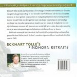 Tolle , Eckhart . [ ISBN 9789020284768 ] 3020 ( Compleet met de 2 DVD's . ) - Eckhart Tolle's Findhorn Retraite . ( Stilte middenin de wereld . ) Tolle maakt je deelgenoot van zijn diepe en eenvoudige wijsheid Eckhart Tolle leidde een bijzondere tweedaagse retraite in Findhorn, de beroem- de spirituele gemeenschap in het -