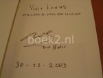 Hulst, Willem G. van de - Willem G. van de Hulst, Schilder, Schrijver, Beeldhouwer in licht en ruimte. GESIGNEERD door W.G. van de Hulst zelf, met opdracht aan Lucas op 30-12-2003