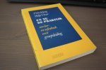 Jong, Frits de en Visser, Phlip - EN NU DE PRAKTIJK een leer- en oefenboek voor groepsleiding.