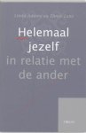 Adams , Linda . & Elinor  Renz  . [ isbn 9789043900812 ] - Helemaal Jezelf . ( In relatie met een de ander . ) Veel mensen lopen rond met een vaag gevoel van ongenoegen over de situatie waarin ze leven. Dat wordt meestal sterker naarmate ze er meer aandacht aan schenken en er met anderen over praten. -