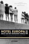 MOOR, PIET DE. - Hotel Europa. Beeld van een gespannen wereld. isbn 9789461644541