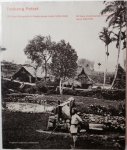 Groeneveld, Anneke. - Toekang potret. 100 jaar fotografie in Nederlands Indië 1839-1939. 100 Years of Photography in the Dutch Indies 1839-1939.
