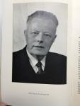 Miskotte, K.H. (prof.dr./ds.). H.C. Touw (ds.) en anderen - WOORD EN WERELD. Opgedragen aan prof.dr. K.H. Miskotte naar aanleiding van zijn aftreden als kerkelijk hoogleraar te Leiden op 14 december 1959