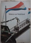 Besselaar Herman, ill. Klein Aart en Samson Hans - Molens van Nederland (Met krantenkipsels, prenten van molens en foto's van omgewaaide molen in 1974))
