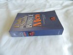 Stuart Briscoe D. - Daily study Bible for men - new living translation. With daily studies by Stuart Briscoe.