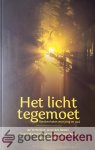 Vermeulen, Janny den Besten, Lianne Biemond, Maarten Brand, Janco Bunt, Arna van Deelen e.a., Jan - Het licht tegemoet *nieuw* --- Kerstverhalen voor jong en oud Vermeulen, Janny den Besten, Lianne Biemond, Maarten Brand, Janco Bunt, Arna van Deelen e.a., Jan - Het licht tegemoet *nieuw* --- Kerstverhalen voor jong en oud