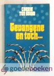 Boom, Corrie ten - Gevangene en toch... --- Herinneringen uit Scheveningen, Vught en Raven