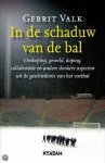 Valk, Gerrit - IN DE SCHADUW VAN DE BAL. Omkoping, geweld, doping, collaboratie en andere donkere aspecten uit de geschiedenis van het voetbal Valk, Gerrit - IN DE SCHADUW VAN DE BAL. Omkoping, geweld, doping, collaboratie en andere donkere aspecten uit de geschiedenis van het voetbal