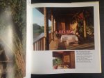 Invernizzi Tettoni, L. & W. Warren - Living in Thailand, Traditional and Modern Homes and Decoration