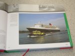 Redactie Centraal Bureau Voor De Rijn- En Binnenvaart / Diverse Auteurs - Rivers of the World. Binnenvaart op Wereldschaal. Inland Shipping a Global Player. Incl. cd-rom.