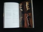 DESEINE, TRISH - KARAMEL , (Het 1e deel in 'n nieuwe serie kookboeken die opvallen door de prachtige foto's, pure vormgeving en het bijzondere formaat).