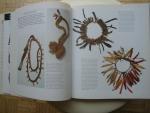 Dubin, Lois Sherr - North American Indian Jewelry and Adornment / From Prehistory to the present / Concise Edition