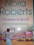 Nora Roberts (pseudoniem van Eleanor Marie Robertson.) - Dromen in Beeld Nora Roberts