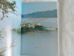 LOE E. NANCY - The enchanted hill. The story of Hearst Castle at San Simeon - the official pictorial guide