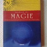 Pulford, Nicola de - Handboek der magie. 40 stap-voor-stap bezweringsformules om het leven naar je hand te zetten