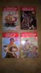 Heide, Willy van der - Een motorboot voor een drijvend flesje (B13) , Tumult in een toeristenhotel (B7) , Bombarie om een bunker (B28) , Een vliegtuigsmokkel met verrassingen (B25)