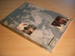 Emile Meijer en Joop Swart (samenstelling) - Het fotografische geheugen Twaalf kenners over persfotografie