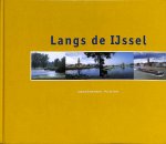 Burggraaff, George / Jong, Wil de - Langs de IJssel. Een fotografische impressie