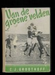 Groothoff, C.J. - Van de groene velden, belevenissen gedurende een halve eeuw voetbalsport met 52 foto's