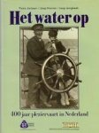 Jorissen, Frans / Kramer, Jaap / Lengkeek, Jaap - Het  water op : 400 jaar pleziervaart in Nederland. Dit boek beschrijft de belangrijke rol van Nederland in de ontwikkeling van de watersport.
