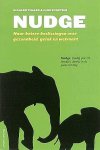 Thaler , Richard . & Cass Sunstein . [ ISBN 9789047001263 ] 2016 - Nudge. ( Naar betere beslissingen over gezondheid, geluk en welvaart. ) Nuttige en praktische kennis voor leiders, managers, beleidsmakers, leraren en ouders om ervoor te zorgen dat de mensen onder hun hoede betere, gezondere, duurzamere keuzes -