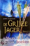 Flanagan, John - De Magiër van Macindaw (5) *nieuw* --- Serie: De Grijze Jager, deel 5