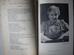 Schmidt, Annie M.G. - De familie Doorsnee. Met een voorwoord van Wim Ibo, Portretten, Tekeningen van Wim Bijmo Schmidt, Annie M.G. - De familie Doorsnee. Met een voorwoord van Wim Ibo, Portretten, Tekeningen van Wim Bijmo