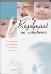 Blom , Ria . [ isbn 9789062387410 ] 0719 - Regelmaat  en  Inbakeren . ( Voorkomen en verhelpen van huilen en onrust. ) Een waardevol boek met praktische adviezen om onrust, overmatig huilen en weinig slapen bij jonge kinderen te voorkomen én te verhelpen. Het is niet alleen bestemd -