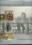 Swinnen, Johan M. - De paradox van de fotografie. Een kritische geschiedenis met foto s uit de collectie van het Museum voor Fotografie en het Museum van Hedendaagse Kunst Antwerpen en uit prive-collecties