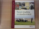 Steen, Martijn van der; Twist, Mark van - Tussen traditie en moderniteit. 100 jaar lokaal bestuur in beeld