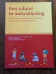 Beukers, Eelco - Een school in ontwikkeling. Honderd jaar openbaar basisonderwijs aan de Pieter Langendijkstraat