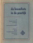  - De bromfiets in de practijk. Een populair-technische handleiding voor gemotoriseerde wielrijders uitgegeven door de Koninklijke Nederlandse Toeristenbond