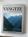 Wong, How Man - Exploring the Yangtze China's Longest River (Met kranteknipsels)