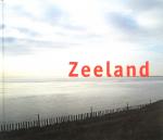 Wil de Jong (tekst). George Burggraaff (fotografie) - Zeeland,  de zee, het land en de mensen