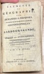 Ippel, J. W. L. F. - Schoolbook, 1826, Bilingual Edition | Éléments de Géographie, par Demandes et Réponses. Grondbeginselen der Aardrijkskunde, in Vragen en Antwoorden. Te Amsterdam, bij Schalekamp en van de Grampel, 1828, 84 pp.